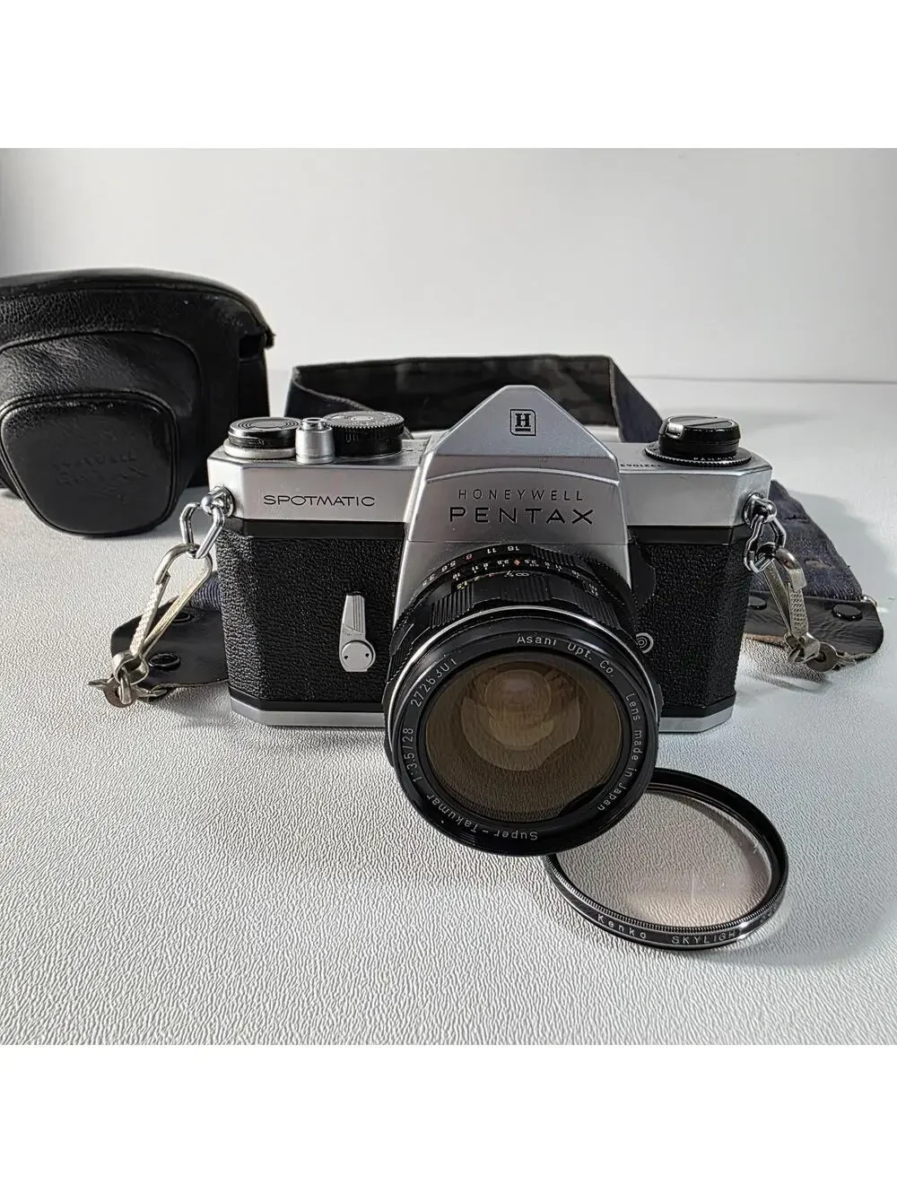 Pentax Spotmatic 35mm SLR with Super Takumar 28mm f/3.5 Lens Clean Works